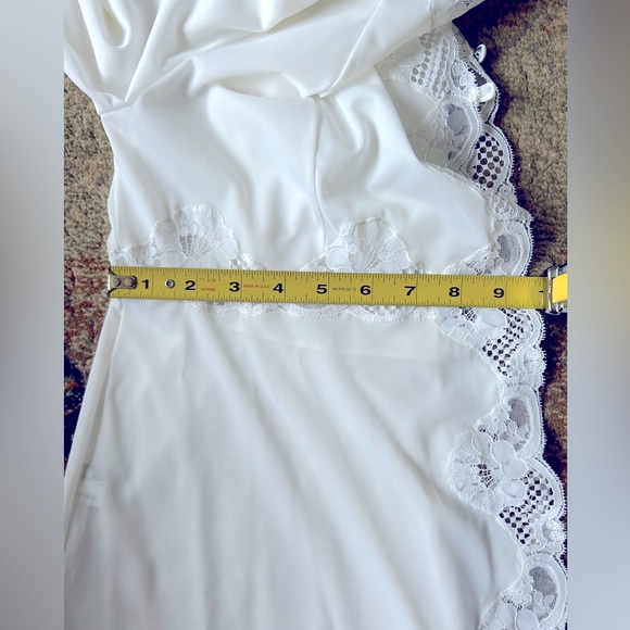 Vintage 1960’s white bridal/maternity shoot/duster robe with lace trim. - Picture 11 of 11